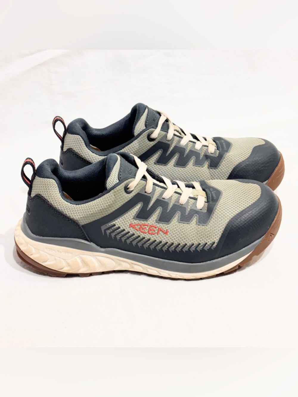 Keen Arvada Women's Work Shoe EUC Carbon Toe Slip/Oil Resistant 1027659 Sz 9W